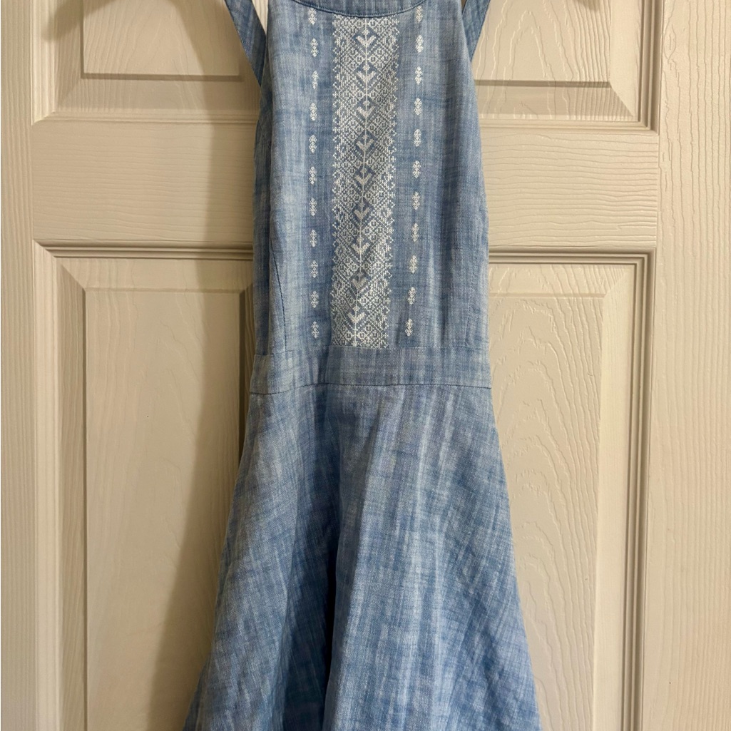 Guess Halter Dress With Pockets!!! Super Flattering On